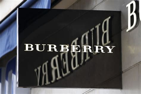 de donde es la marca burberry